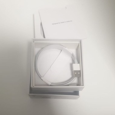 24-01-boite-avec-chargeur-original-apple-airpods-2eme-generation.jpg