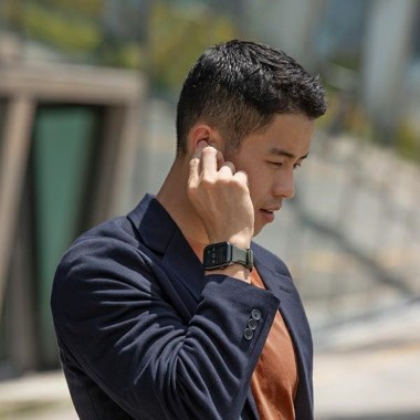 24-02-uniq-linus-apple-watch-4-watch-5-watch-6-watch-7-watch-8-watch-se-watch-se2-watch-ultra-bracelet-42-44-45-mm-airosoft-silicone-noir-minuit.jpg
