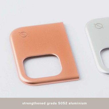 24-03-coque-silicone-atom-studios-split-magsafe-apple-iphone-12-iphone-12-pro-pierre-de-calcium.jpg